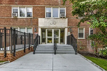 60 Knolls Crescent