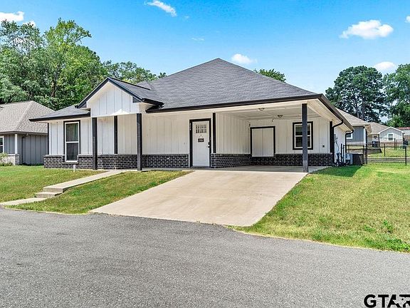 3rd image of 429 Garrett Cir