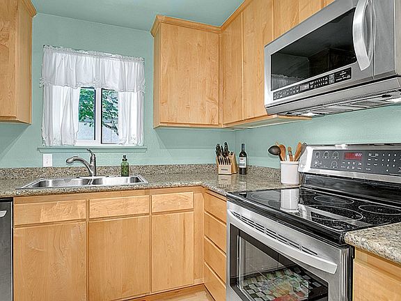 5th image of 10032 NE 138th Pl APT M1