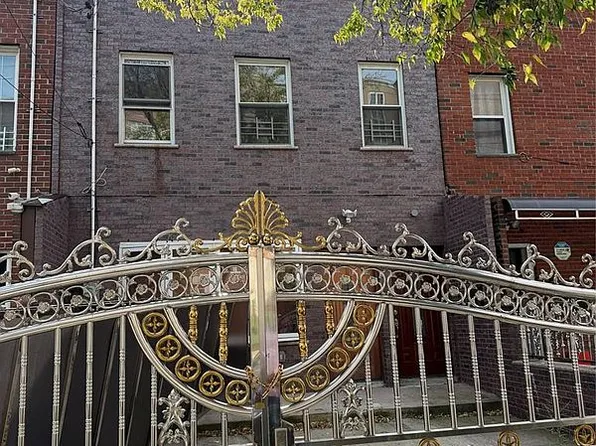 2356 Waterbury Ave, Bronx, NY 10462