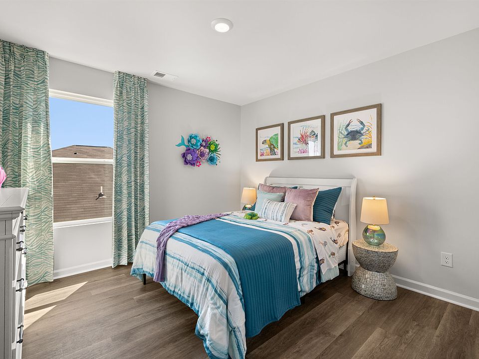 2nd image of 590 Satinwood Cir