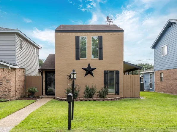 821 Clubside Drive, East Bernard, TX 77435