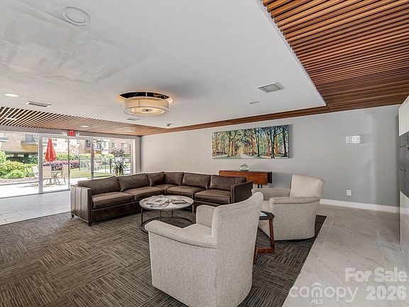 3rd image of 1323 Queens Rd Unit 309