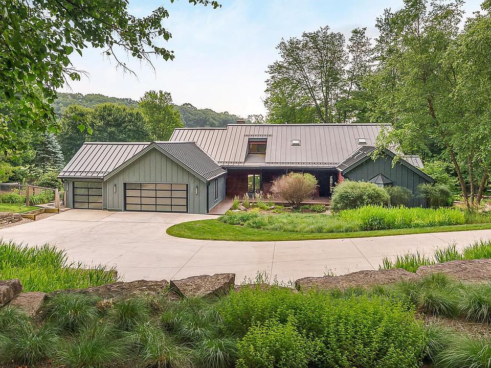 1st image of 150 Pinehurst Dr