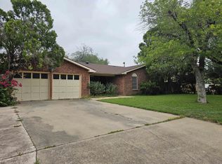 414 Surrey Rd, Laredo, TX 78041