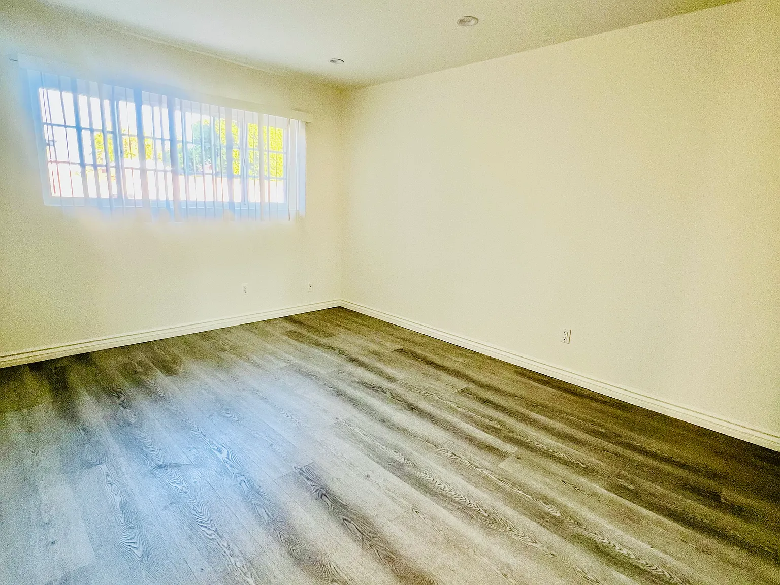 2 bed, 950 sqft, $2,350 — Photo 3