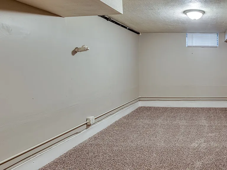 6020 Franklin St — Photo 17