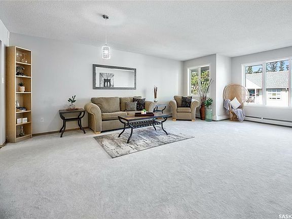 3rd image of 305 34th St W #318