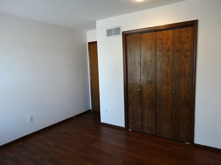 305 S Scarborough St — Photo 7