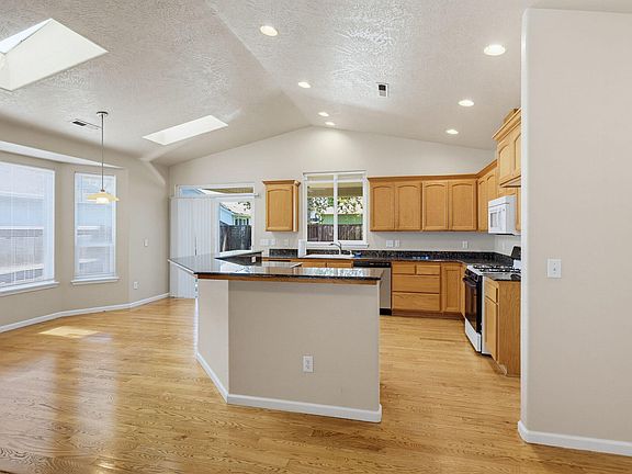 4th image of 1007 Highbury Dr