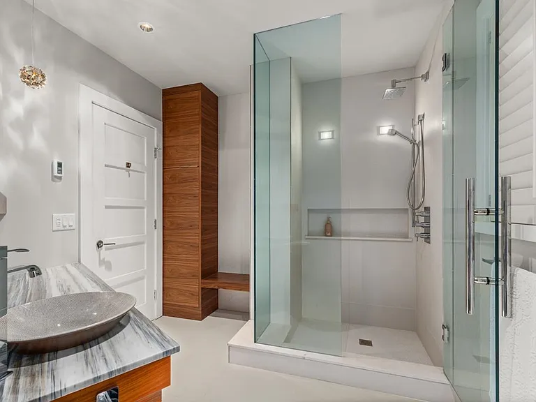 2940 Mathers Ave — Photo 36