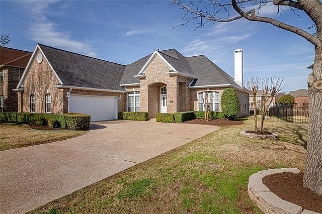 1st image of 307 Cove Dr
