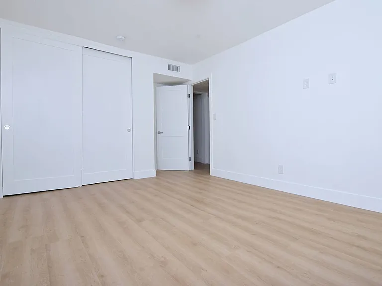 A Santa Monica Sanctuary: 834 Fourth Street — Photo 31