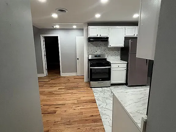2 bed, 873 sqft, $1,750 — Photo 2