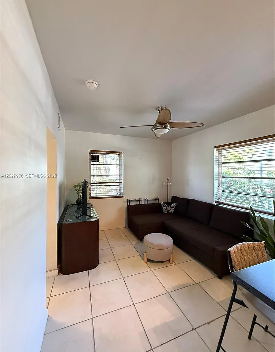 601 Condo — Photo 2
