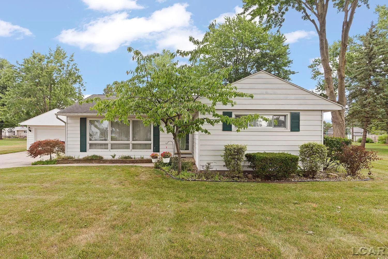 2725 Sharon Dr photo 1