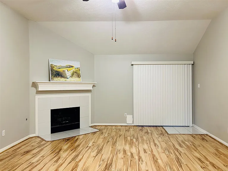 1404 Helmsley Dr — Photo 7