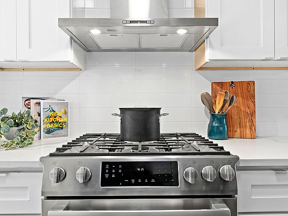 5th image of 974 Rogers Ave #1