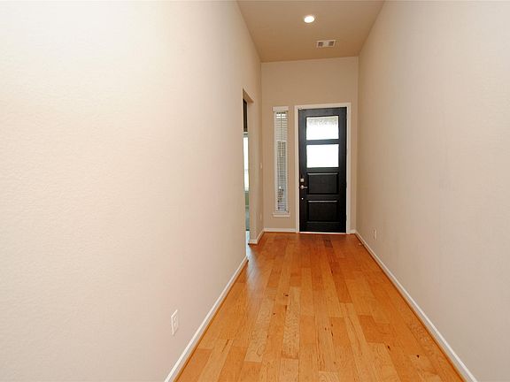 5th image of 8326 Oakland Heights Ln