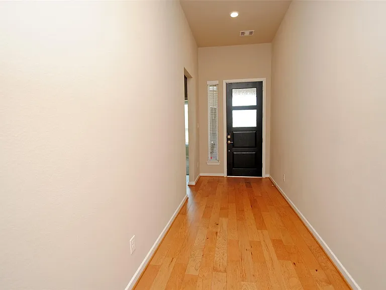8326 Oakland Heights Ln — Photo 2