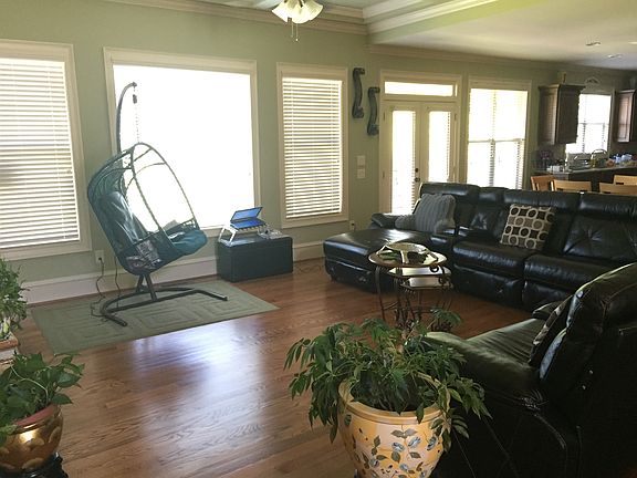 3rd image of 973 Garner Creek Dr
