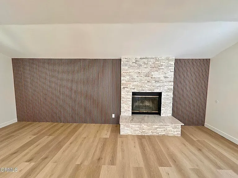 17451 Keswick St — Photo 2