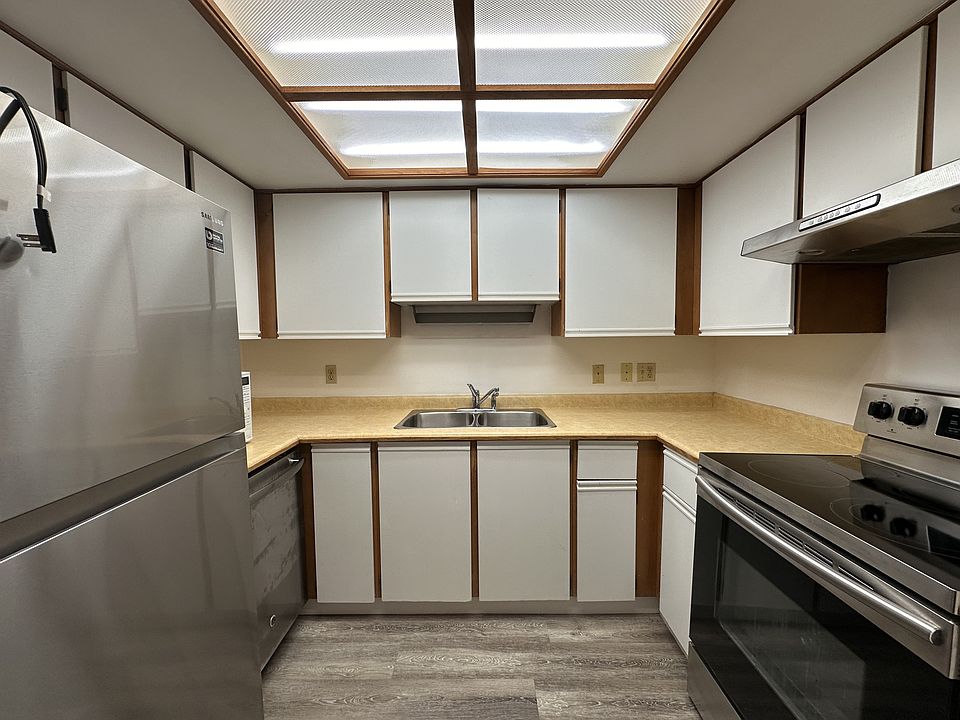 1st image of 812 Milton St #108