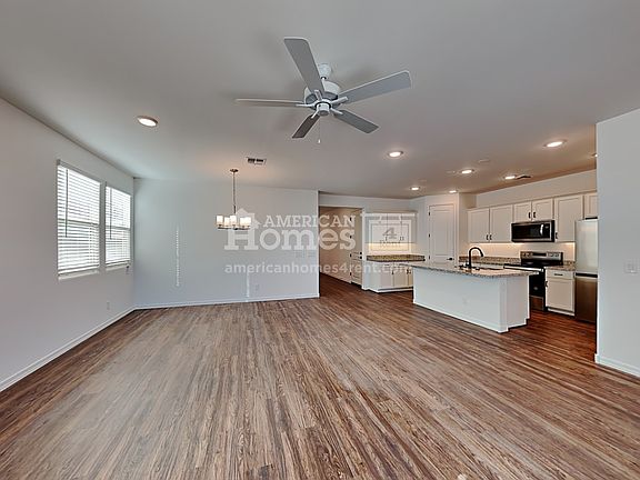 4th image of 829 S 150th Dr