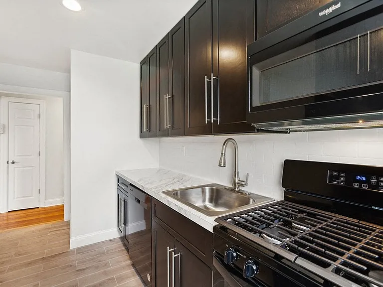 Ridge Gardens Apartments — Photo 5