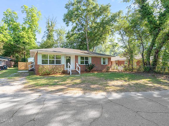 2nd image of 2910 Riverbank Drive