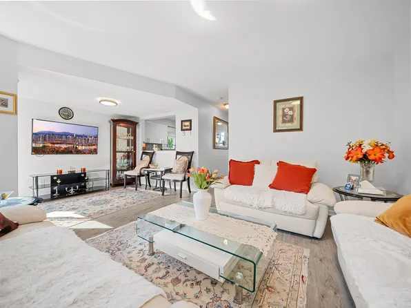 815 Tobruck Ave #8, North Vancouver, BC V7P 1V9
