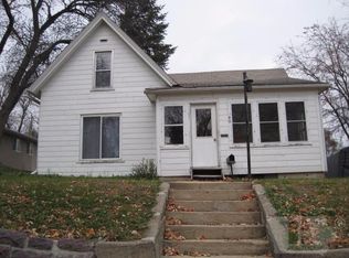 606 W Cherry St, Cherokee, IA 51012