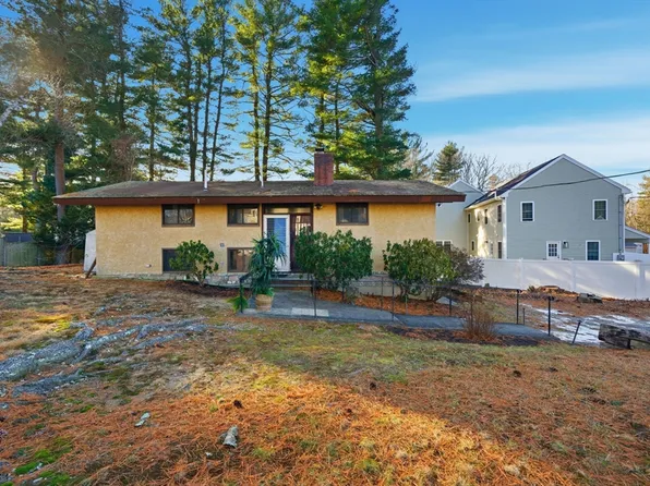 11 Hutchins Cir, Lynnfield, MA 01940