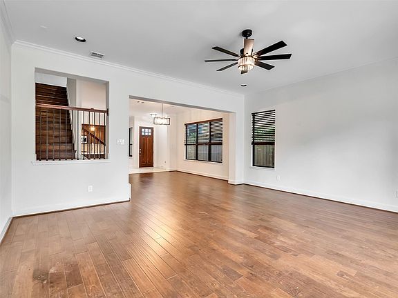 4th image of 545 W 25th St