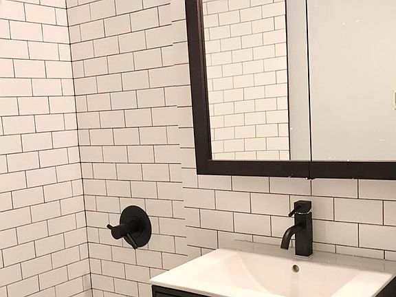 4th image of 153 E 57th St APT 14B