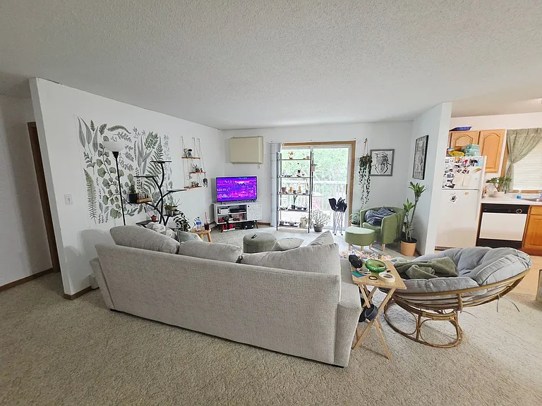 1909 Kyle Ln NW — Photo 3