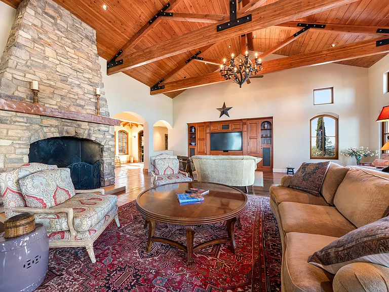 2110 Diamond Mountain Rd — Photo 19
