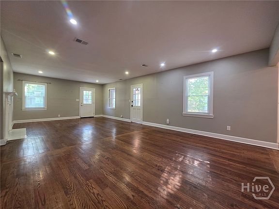 3rd image of 202 E 58 Street