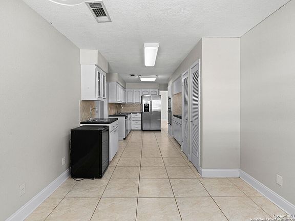 5th image of 8033 N New Braunfels # 106