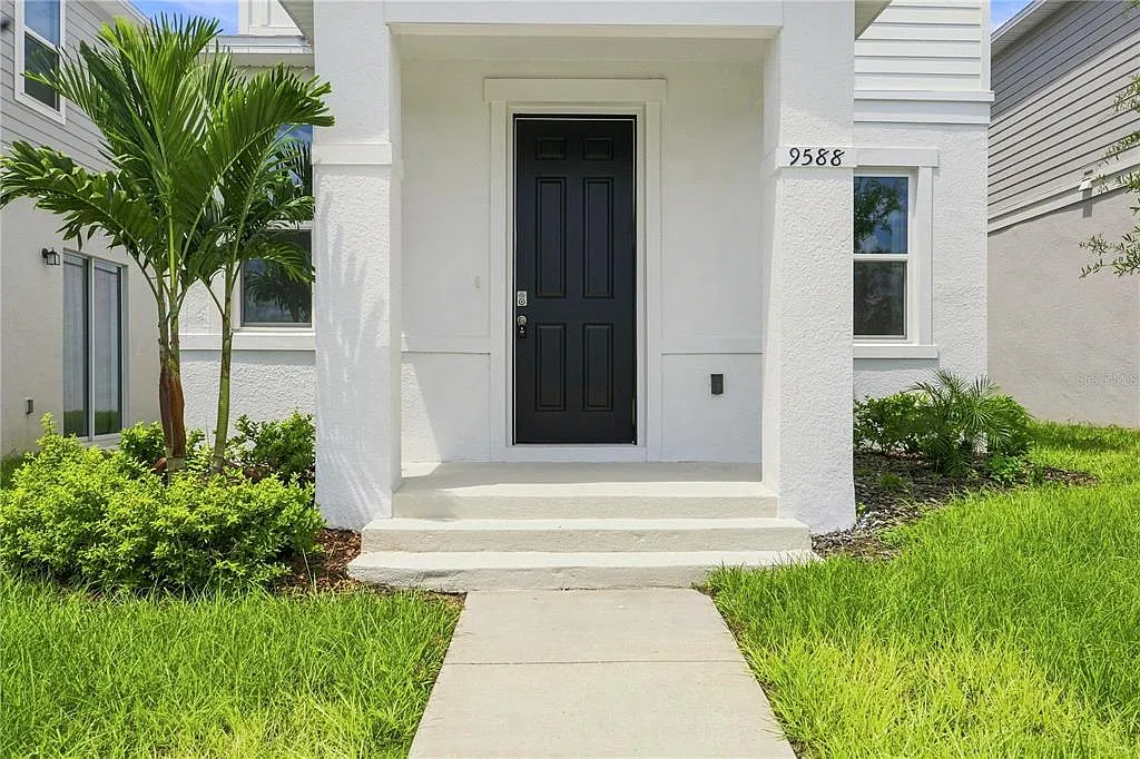 3 bed, 2.5 bath, 1573 sqft, $2,400 — Photo 2