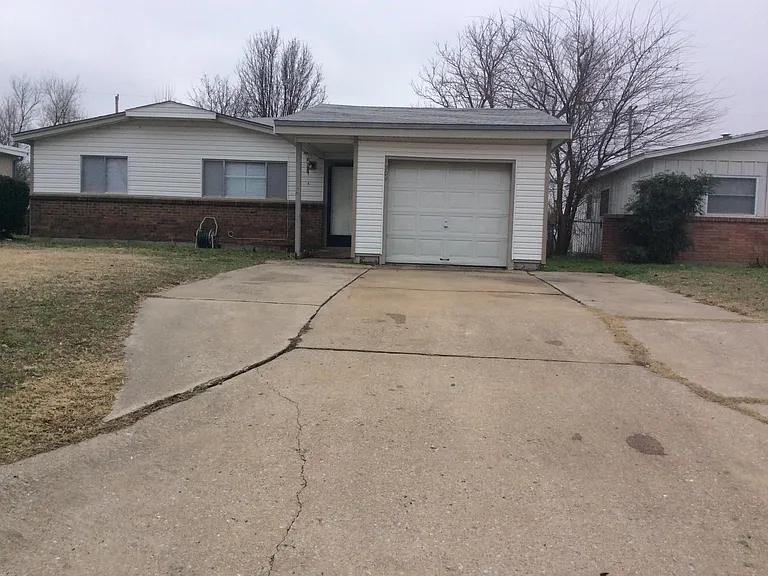 1504 Dakota St — Photo 2