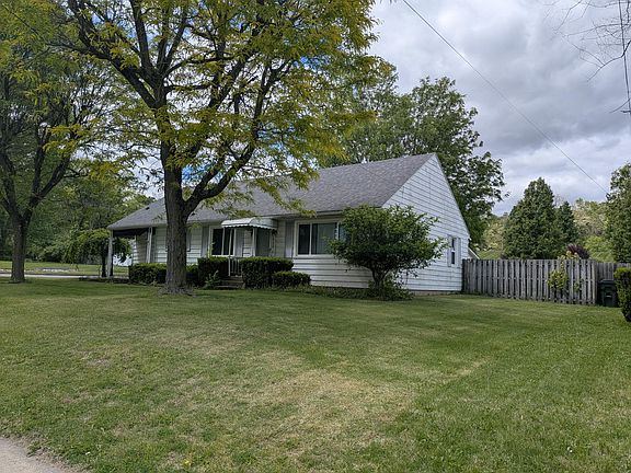 2nd image of 828 Covington Ave