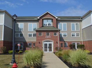 23003 Chandlers Ln APT 111, Olmsted Falls, OH 44138