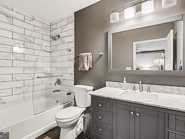 400 W Peachtree St NW #1610 — Photo 8