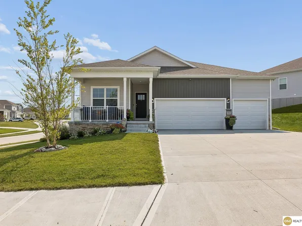 17511 Virginia St, Omaha, NE 68136