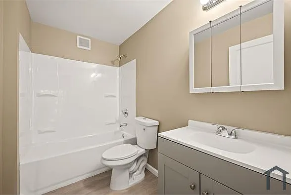 1117 Superior Ave — Photo 20