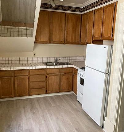 3rd image of 234 Walnut Ave #2