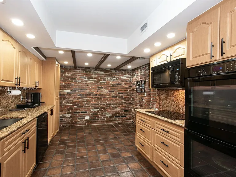 1800 NE 114th St #1207 — Photo 18
