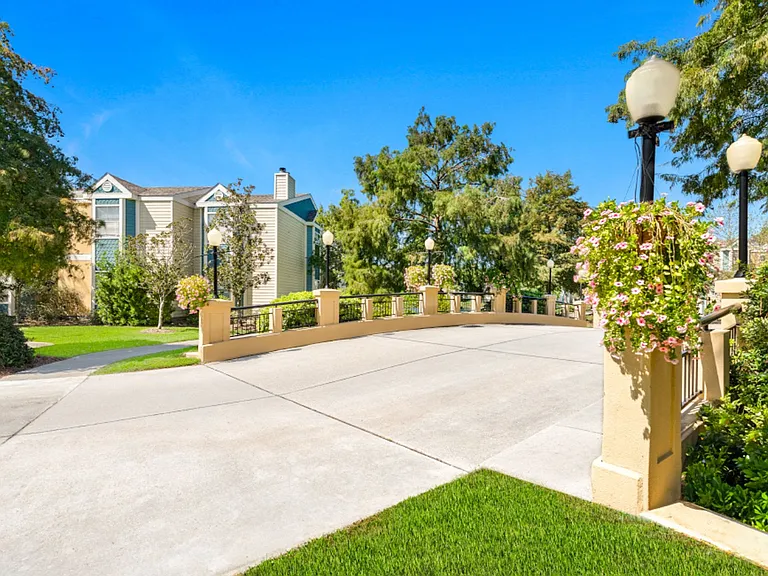 Lakes of Chateau Estates South — Photo 32