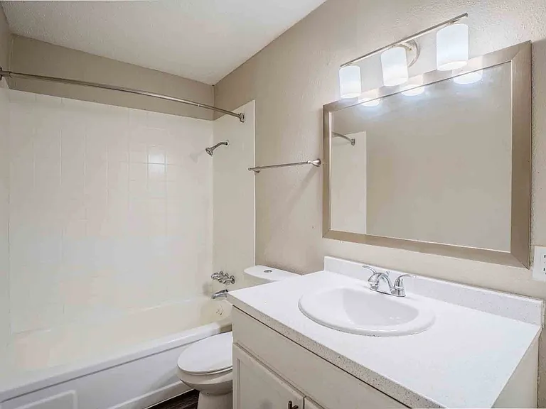 Flats at Berkman — Photo 23